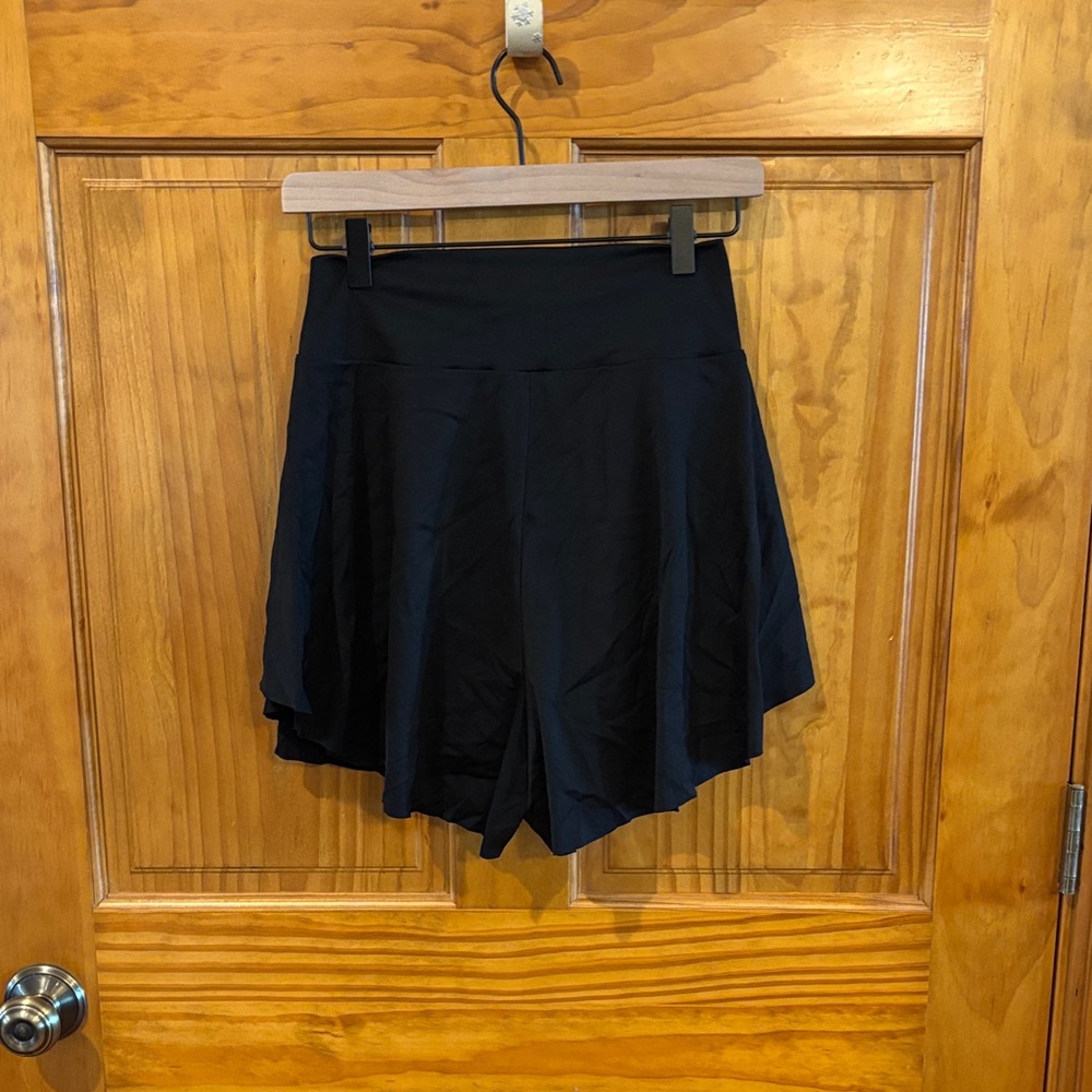 HALARA Black Athletic Skort with Skirt Overlay